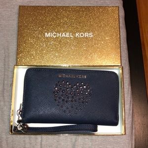 micheal kors wristlet
